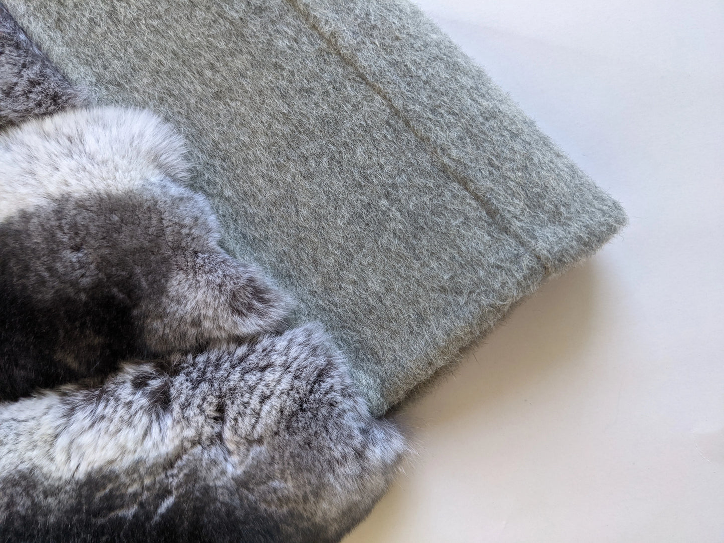 Budapest Cashmere Vest Rex Fur - Grey