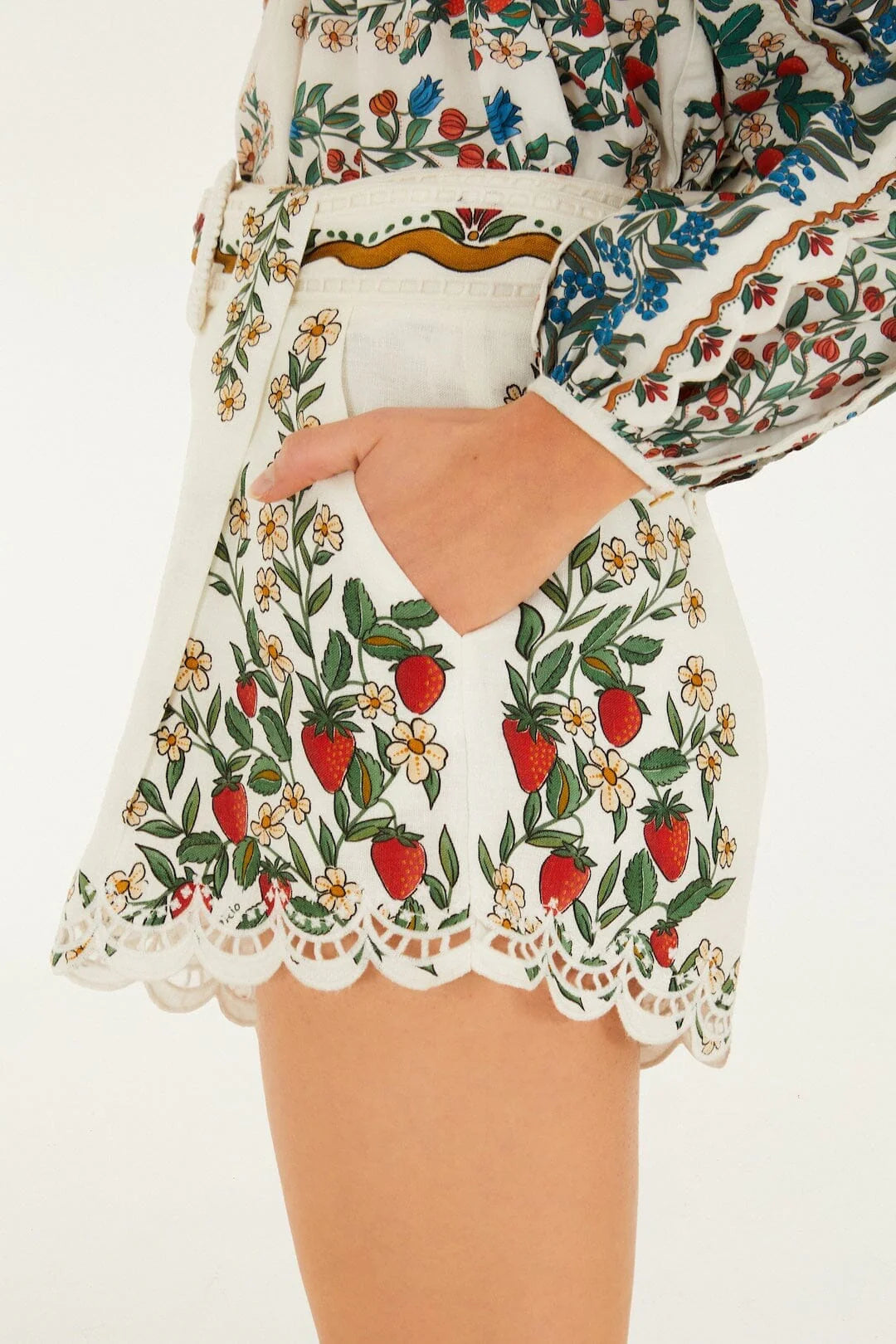 Off-White Fruit Beauty Scarf Shorts Set