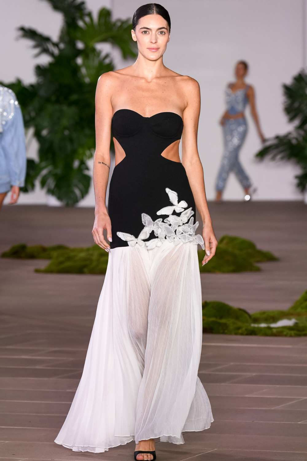 STRAPLESS MAXI DRESS (RUNWAY)